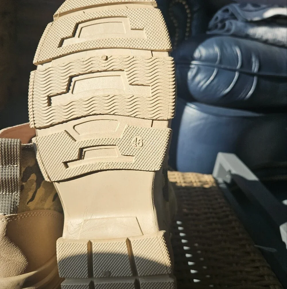 Men's Tactical Lace-Up Boots in Desert Camouflage Tan